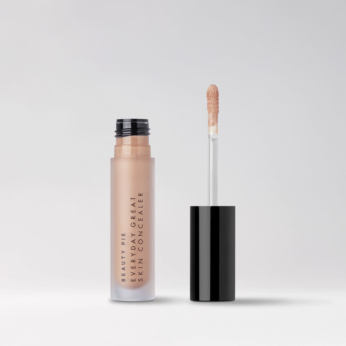 EVERYDAY_GREAT_SKIN_HYALURONIC_BLUR_CONCEALER_BEIGE_190194_PDP_ECOM_1X1_PACKSHOT_2025_WEB