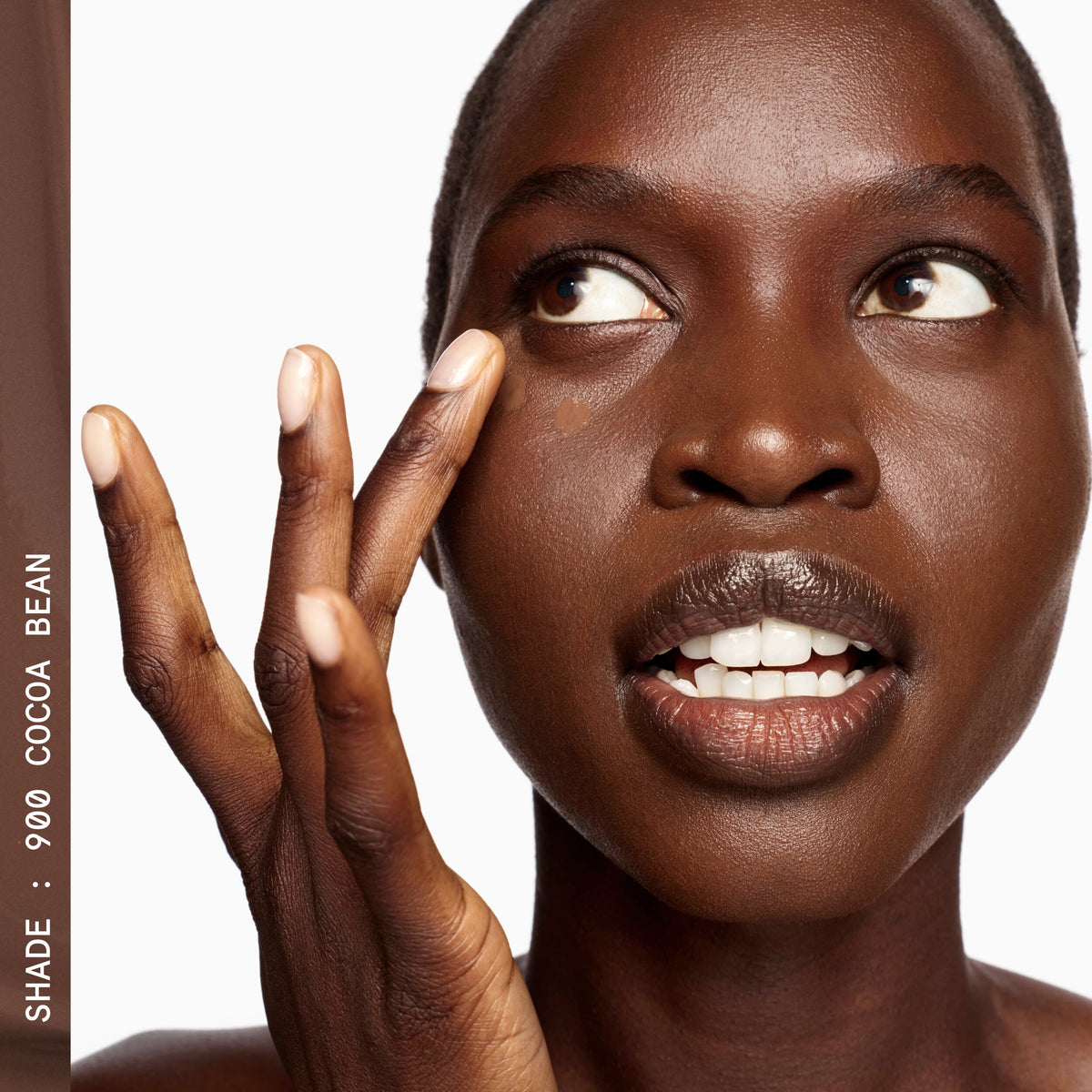EVERYDAY_GREAT_SKIN_HYALURONIC_BLUR_CONCEALER_COCOA_BEAN_190248_PDP_ECOM_1X1_MODEL_3_45_2025_WEB