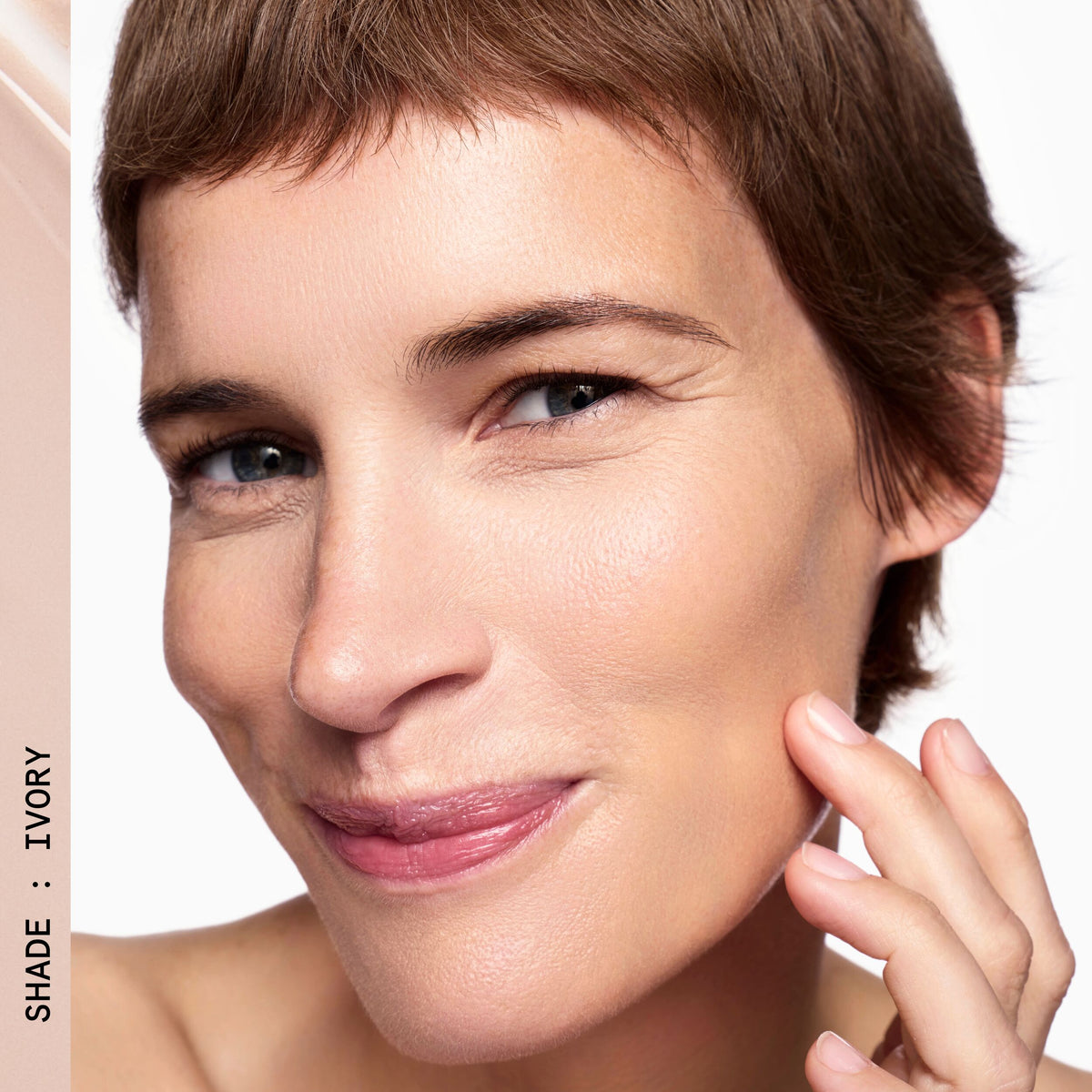 EVERYDAY_GREAT_SKIN_HYALURONIC_BLUR_CONCEALER_IVORY_190163_PDP_ECOM_1X1_MODEL_171_2025_WEB