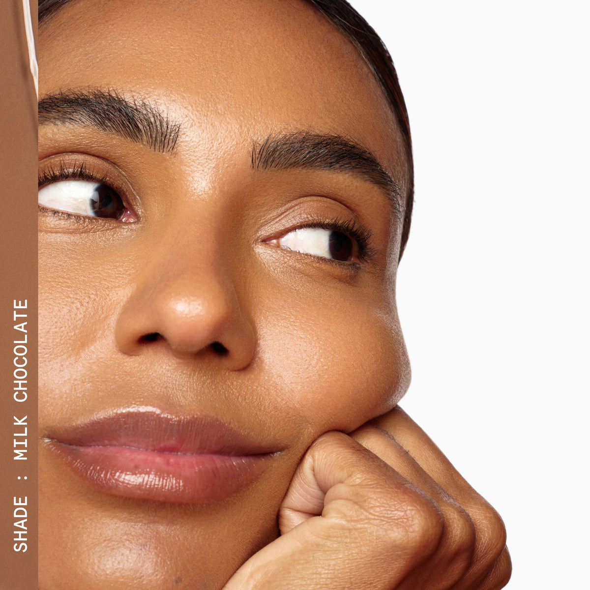 EVERYDAY_GREAT_SKIN_HYALURONIC_BLUR_CONCEALER_MILK_191696_CHOCOLATE_PDP_ECOM_1X1_MODEL_122_2025_WEB