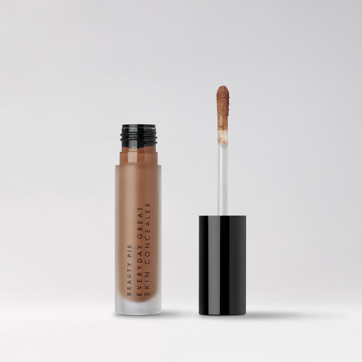 EVERYDAY_GREAT_SKIN_HYALURONIC_BLUR_CONCEALER_MILK_191696_CHOCOLATE_PDP_ECOM_1X1_PACKSHOT_2025_WEB