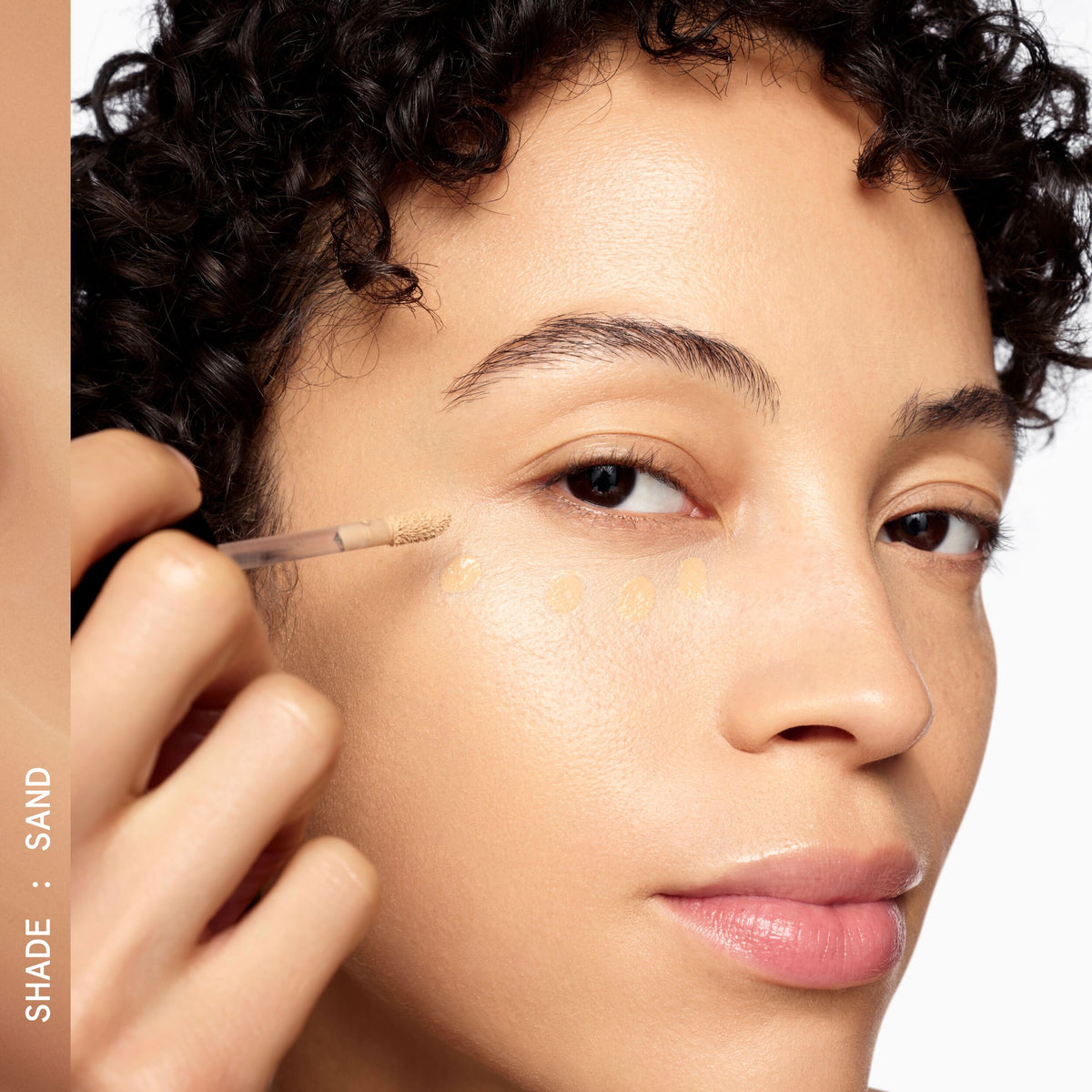 EVERYDAY_GREAT_SKIN_HYALURONIC_BLUR_CONCEALER_SAND_190217_PDP_ECOM_1X1_MODEL_135_2025_WEB