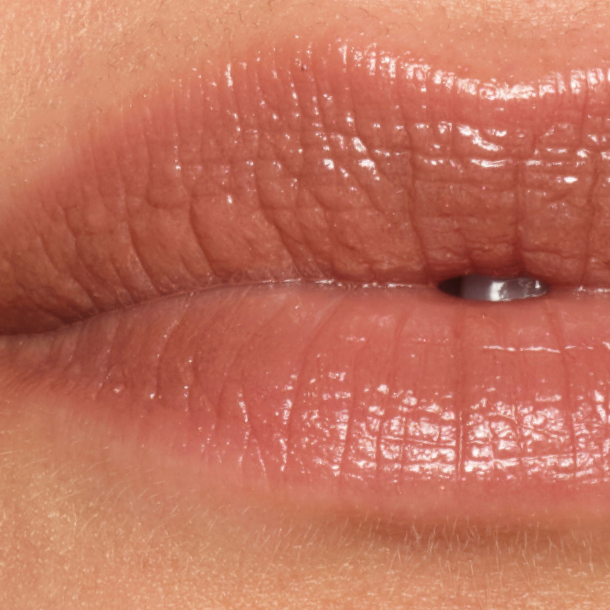 SHINE-UP-LIP-BALM_WEST-COAST-NUDE_PDP_2025__MACROS_WEB