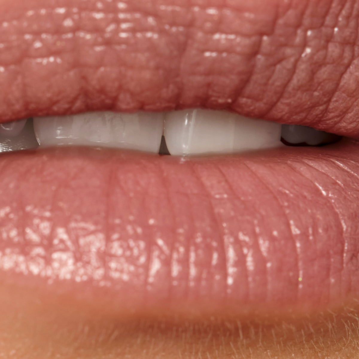 SHINE-UP-LIP-BALM__LOVE-LOVE-LOVE_PDP_2025__MACROS_WEB