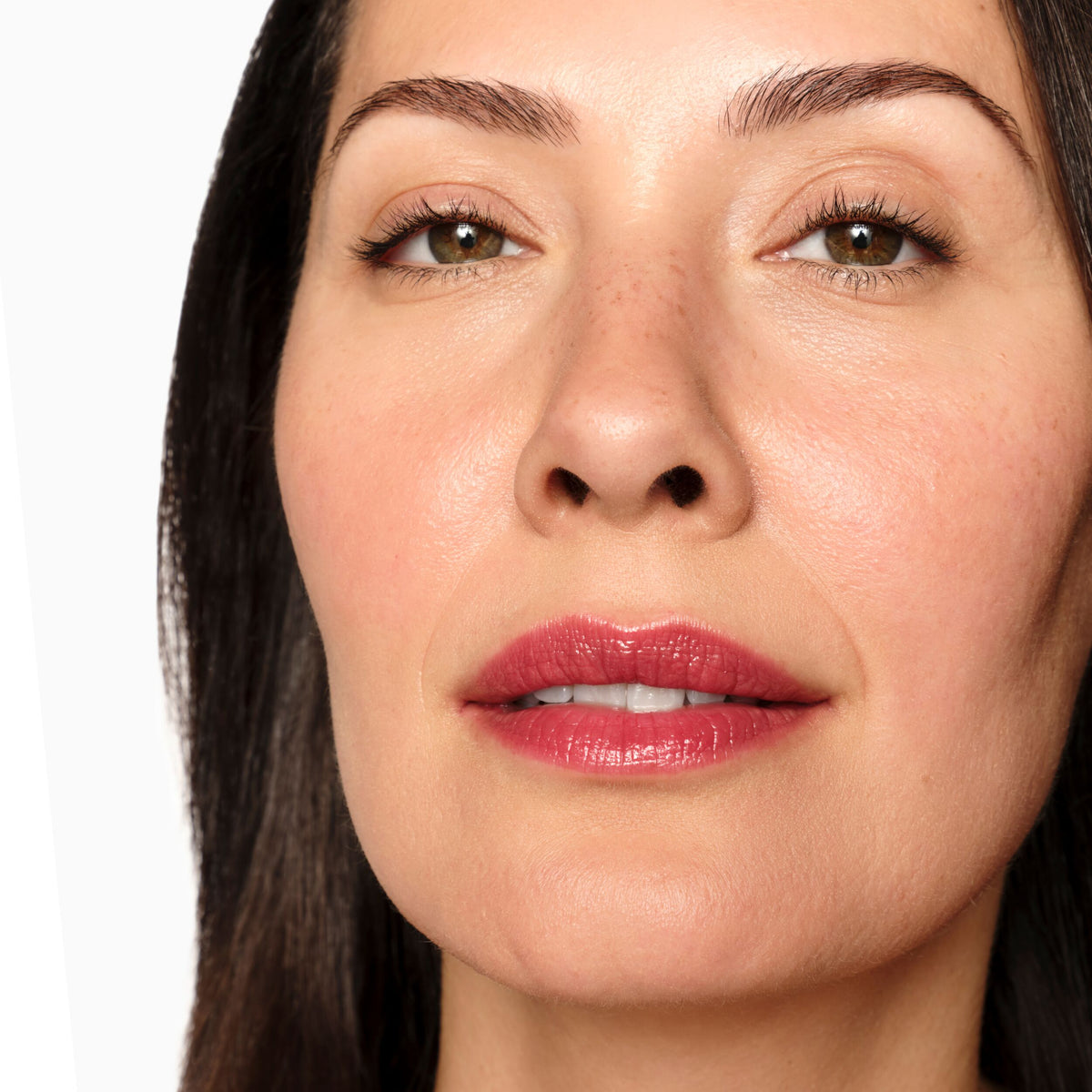 SHINE-UP-LIP-BALM__ON-THE-ROSE_PDP_2025__MODEL_WEB