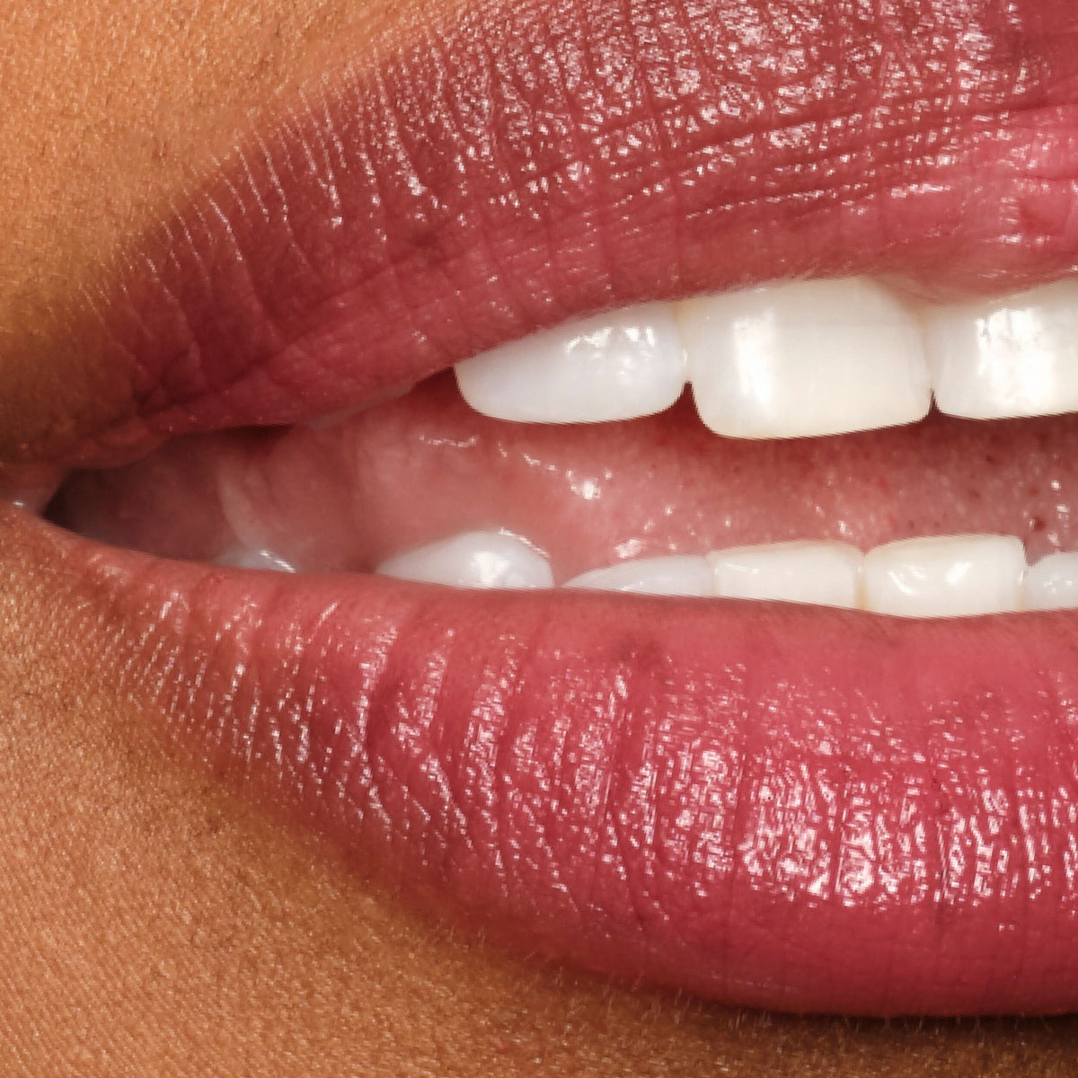 SHINE-UP-LIP-BALM__SEXY-BERRY_PDP_2025__MACROS_WEB