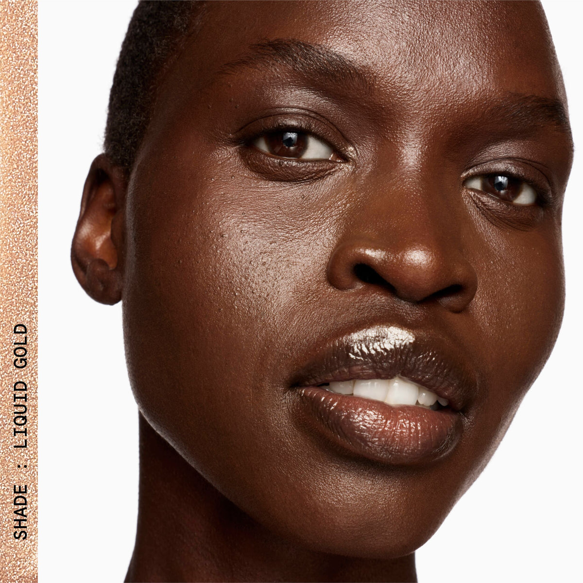 TRIPLE_BEAUTY_LUMINIZING_HIGHLIGHTER_WAND_LIQUID_GOLD_63821_PDP_ECOM_1X1_MODEL_99_2025_WEB