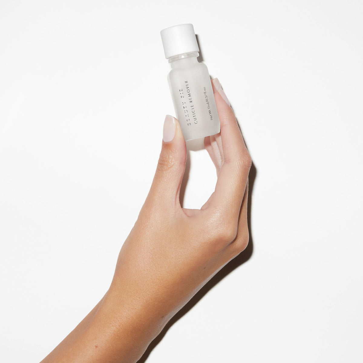 cuticle_remover_198497_CSL_handmodel_WEB