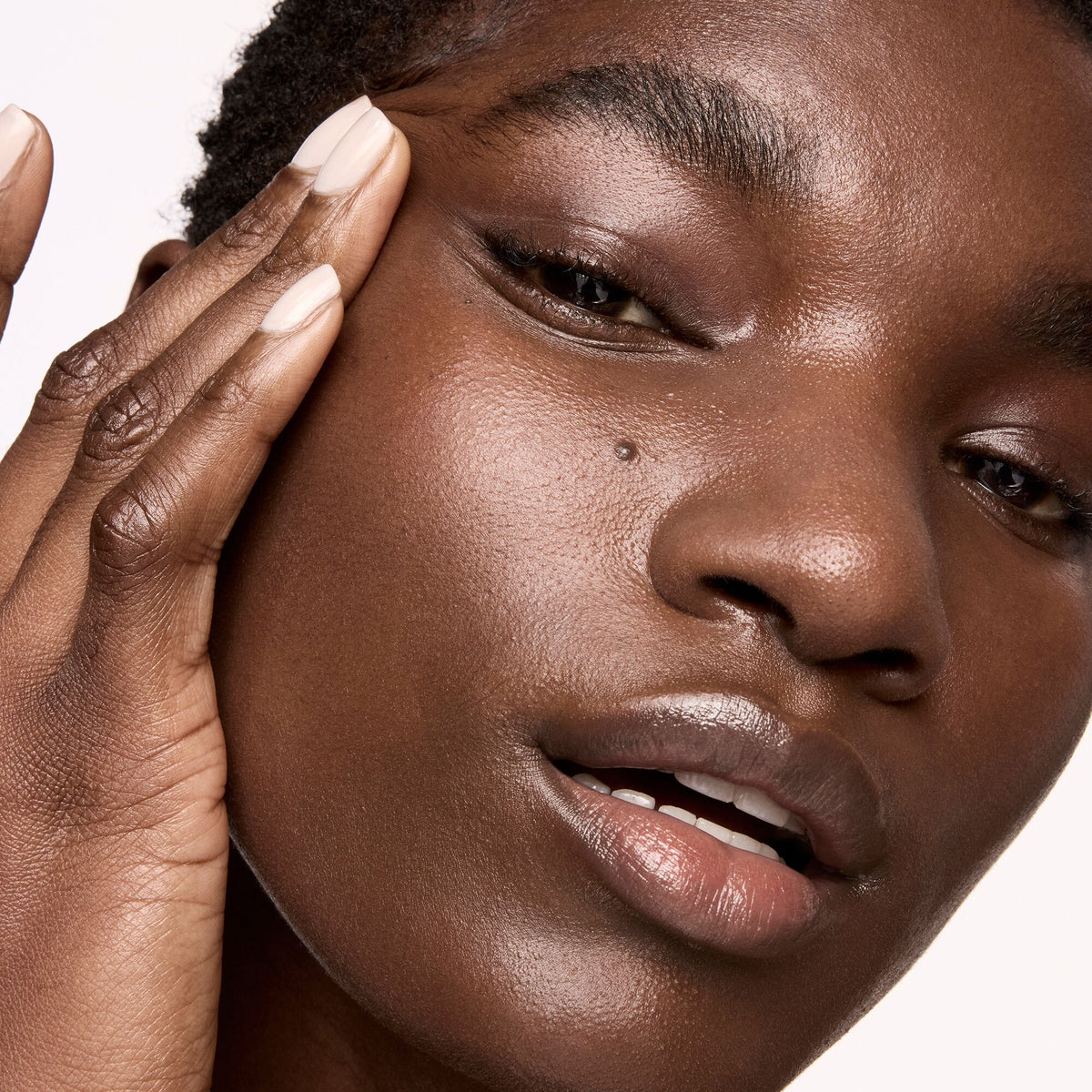 luminous_mineral_skin_tint_spf_40_deep_dark_194482_CSL_model_2_WEB