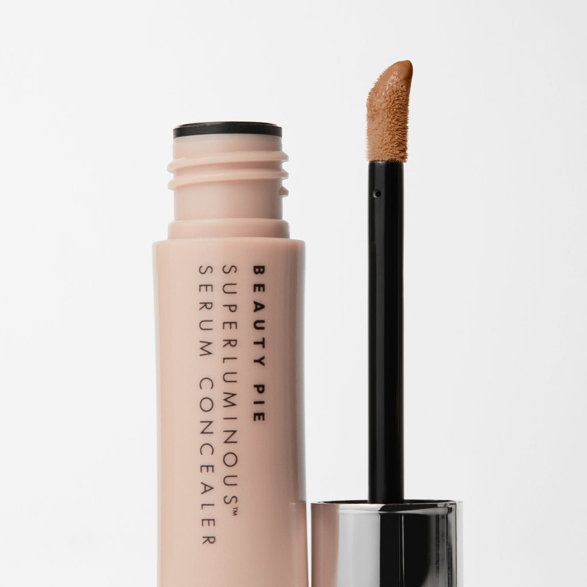 superluminous_serum_concealer_deep_70883_CSL_macro_WEB